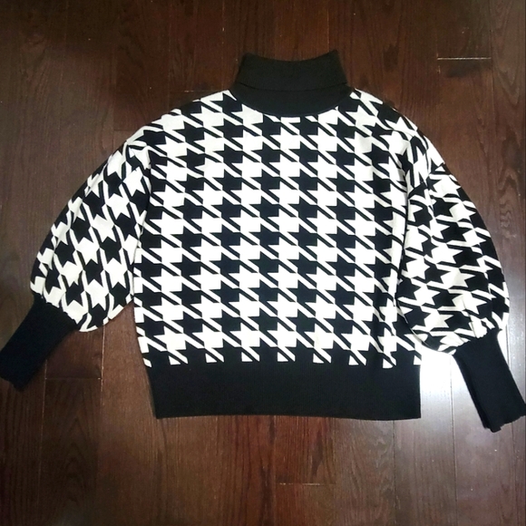 Houndstooth Turtleneck Sweater (Size L) - Picture 2 of 2